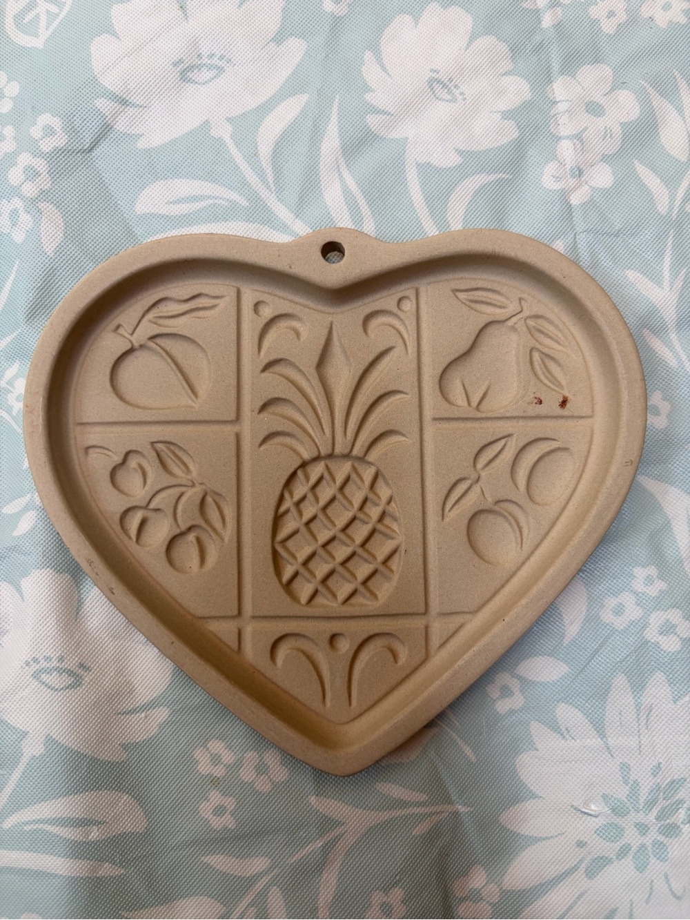 The Pampered Chef Heart-Shaped Ceramic Cookie Mold